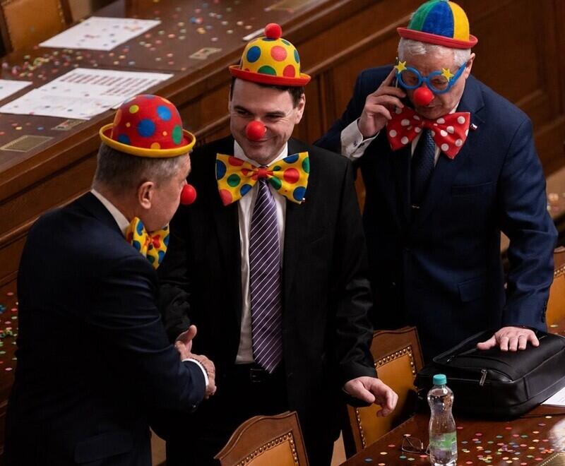 Předchozí premiér a nynější vládní reprezentaci...Foto z X/Petr Fiala